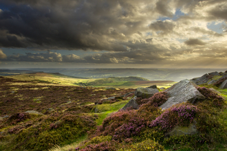 A cloudy sky looks over Strange Edge in the Peak District